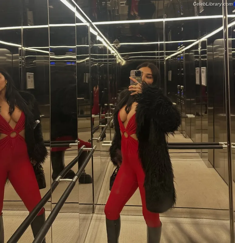 Chantel Jeffries photo 7 of 1942