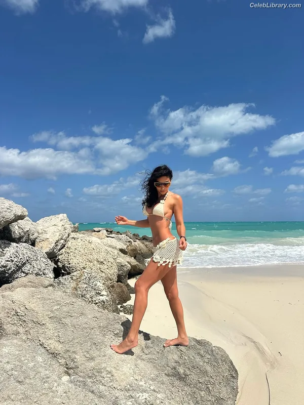 Chantel Jeffries photo 4 of 1942