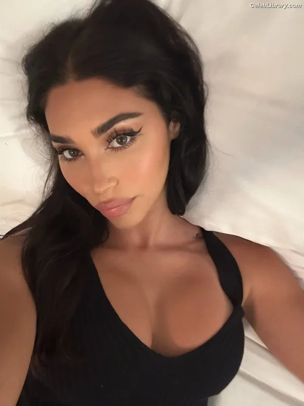 Chantel Jeffries photo 15 of 1942
