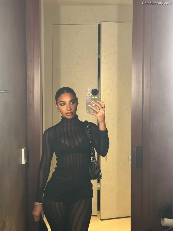 Chantel Jeffries photo 18 of 1942