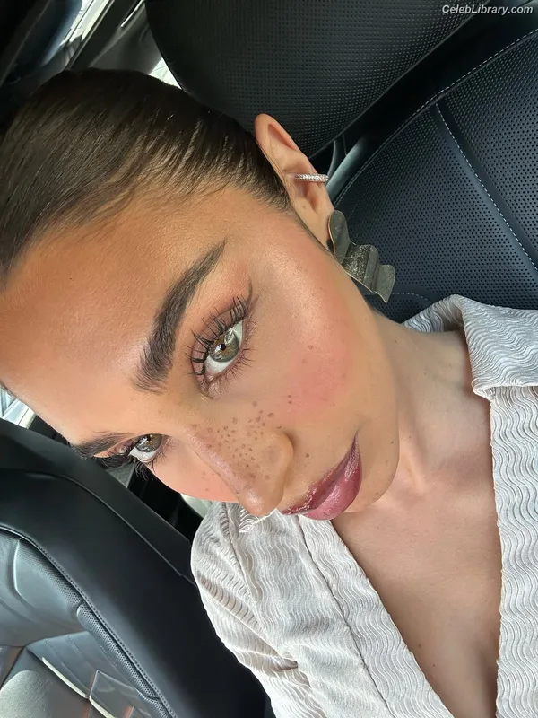Chantel Jeffries photo 20 of 1942
