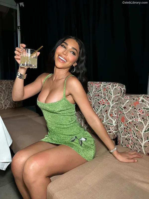 Chantel Jeffries photo 1 of 1942