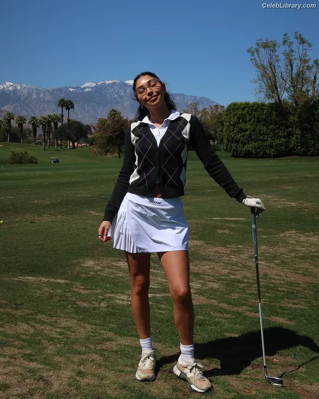 Chantel Jeffries photo 3 of 1942