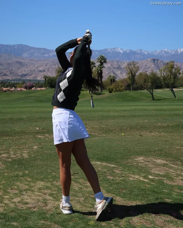 Chantel Jeffries photo 5 of 1942