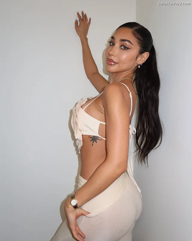 Chantel Jeffries photo 11 of 1942