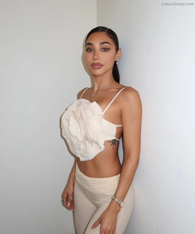 Chantel Jeffries photo 13 of 1942