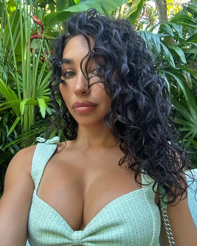 Chantel Jeffries photo 20 of 1942