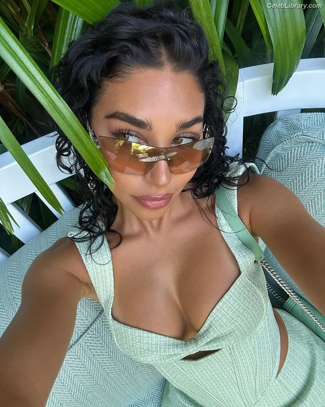 Chantel Jeffries photo 22 of 1942