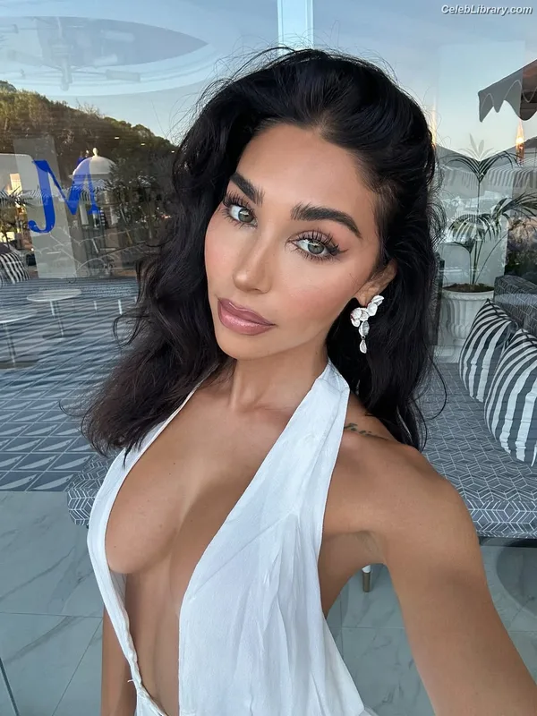 Chantel Jeffries photo 6 of 1942