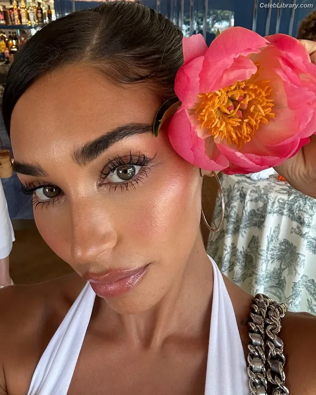 Chantel Jeffries photo 9 of 1942