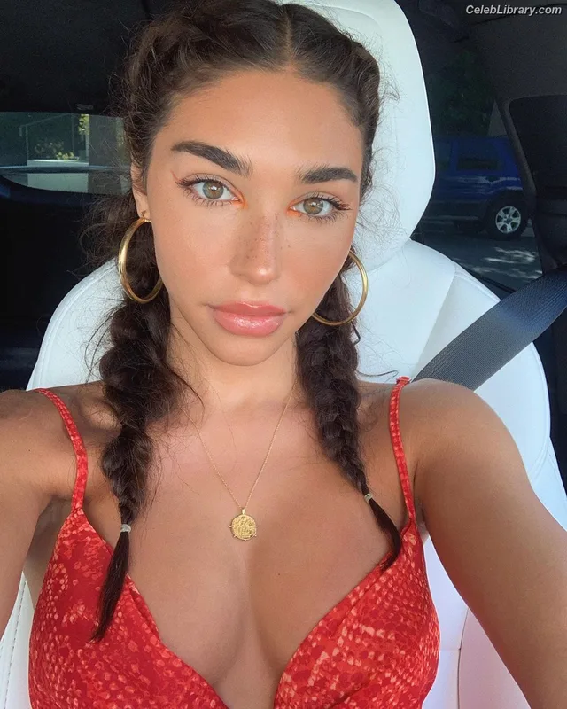 Chantel Jeffries photo 1 of 1942