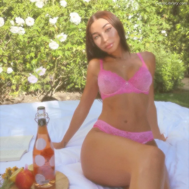 Chantel Jeffries photo 3 of 1942