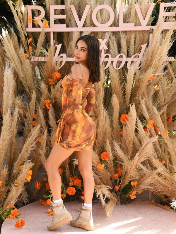 Chantel Jeffries photo 6 of 1942