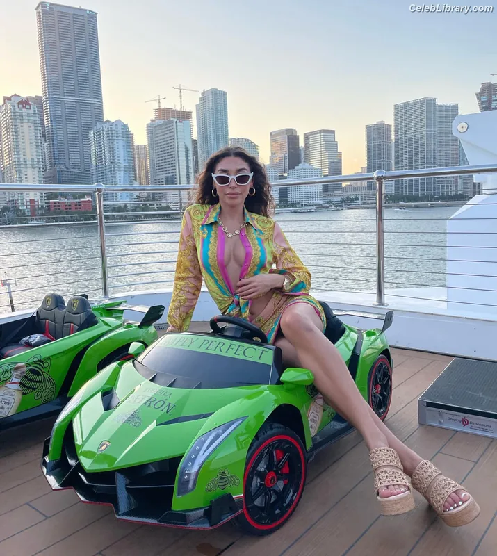 Chantel Jeffries photo 21 of 1942