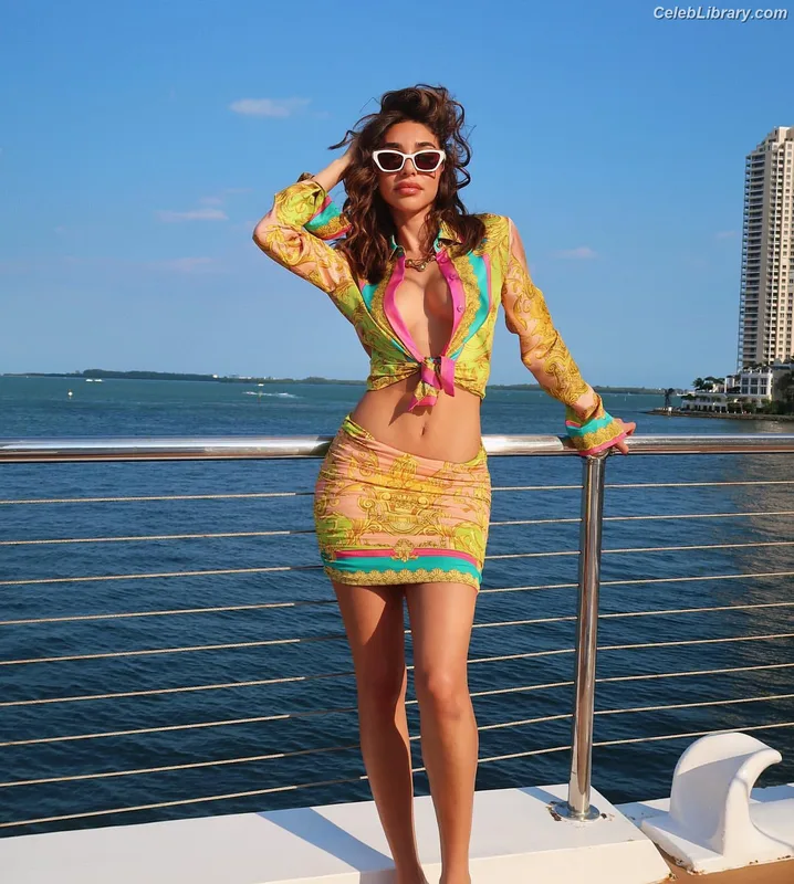 Chantel Jeffries photo 23 of 1942
