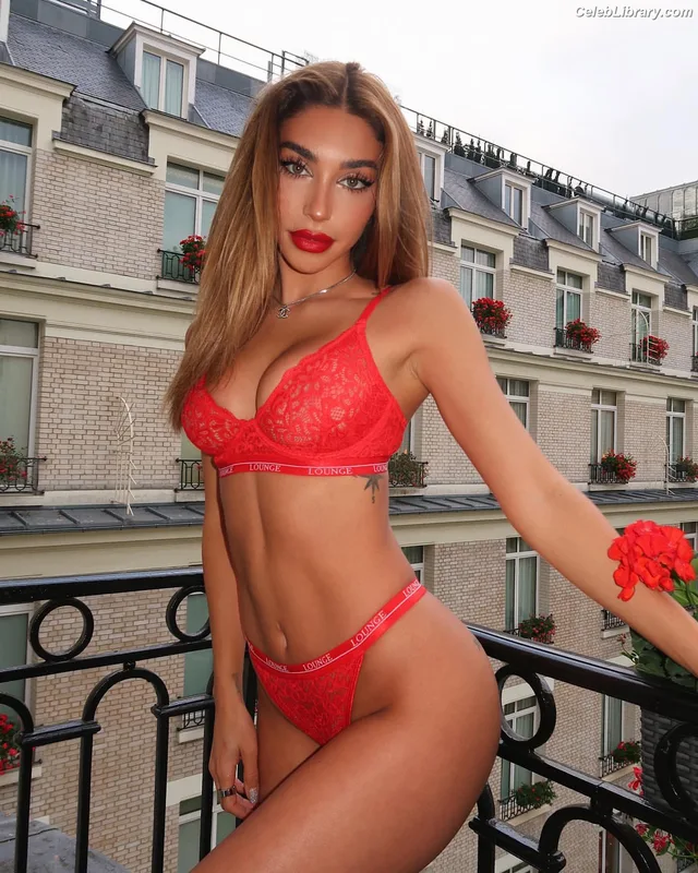 Chantel Jeffries photo 6 of 1942