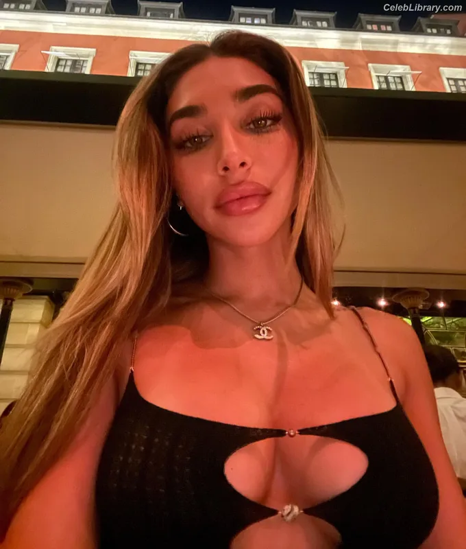 Chantel Jeffries photo 9 of 1942