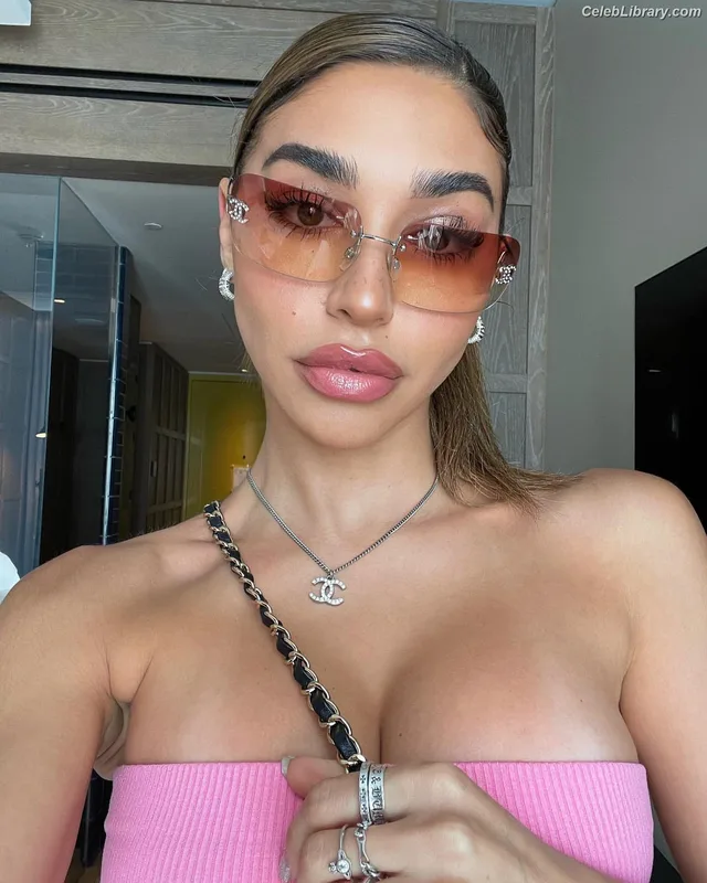 Chantel Jeffries photo 10 of 1942