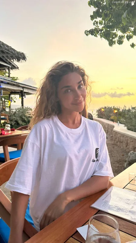 Chantel Jeffries photo 5 of 1942