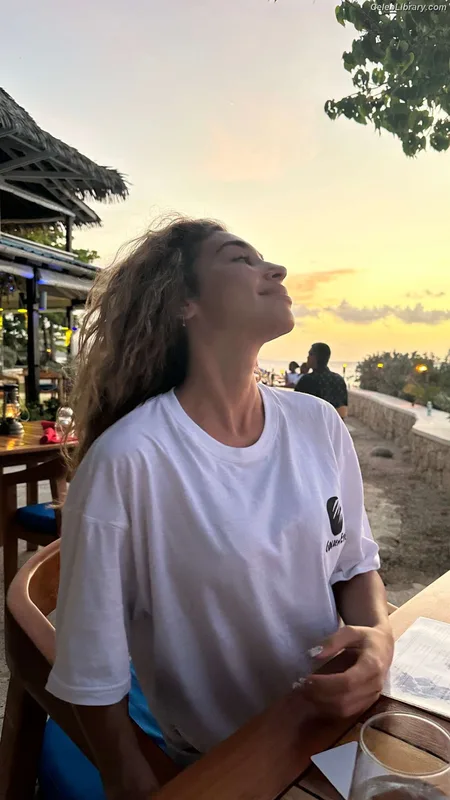 Chantel Jeffries photo 7 of 1942