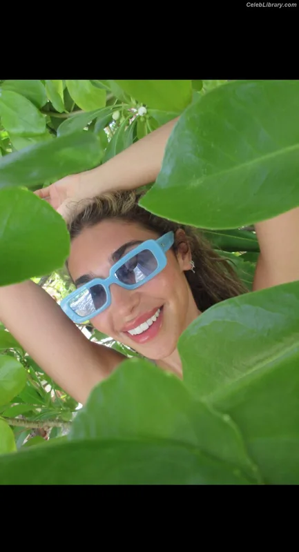 Chantel Jeffries photo 10 of 1942