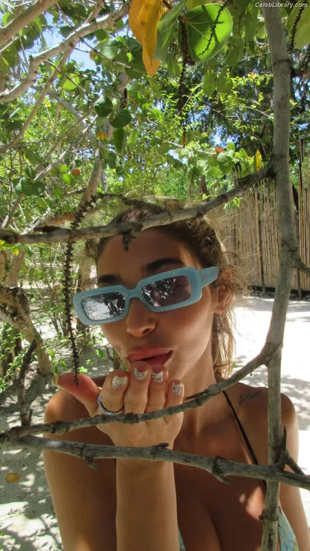 Chantel Jeffries photo 20 of 1942