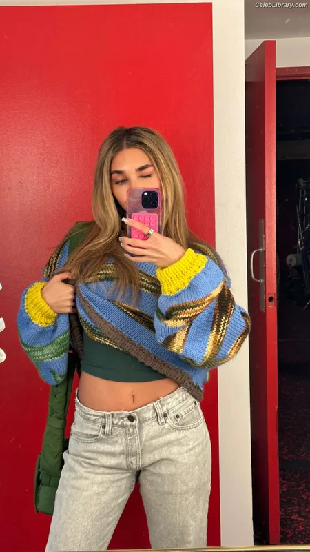 Chantel Jeffries photo 3 of 1942