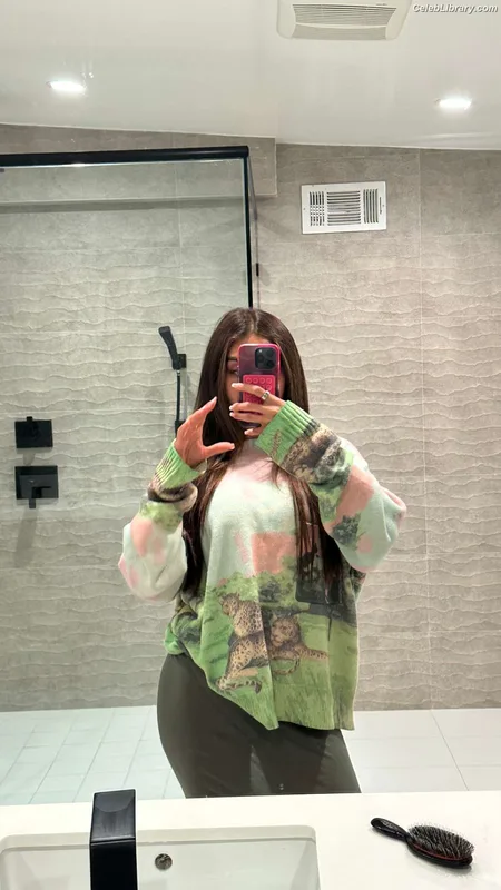 Chantel Jeffries photo 21 of 1942