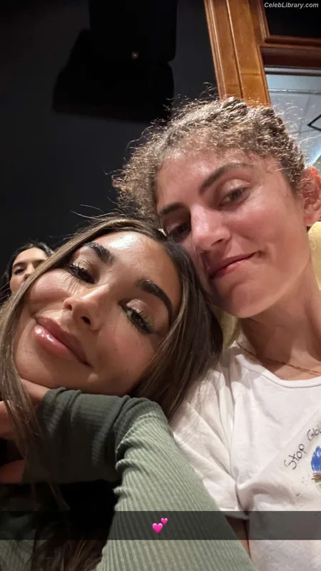 Chantel Jeffries photo 7 of 1942
