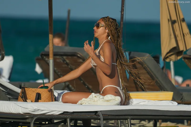 Chantel Jeffries photo 17 of 1942