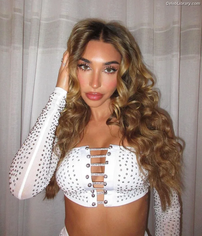 Chantel Jeffries photo 7 of 1942