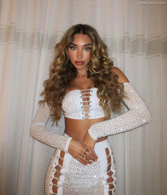 Chantel Jeffries photo 8 of 1942