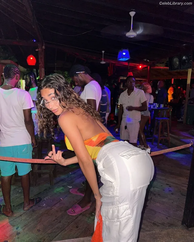 Chantel Jeffries photo 9 of 1942