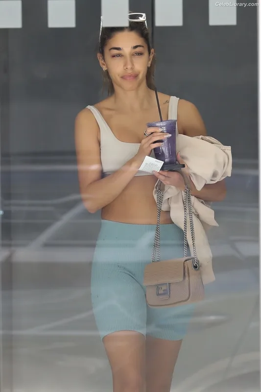 Chantel Jeffries photo 4 of 1942