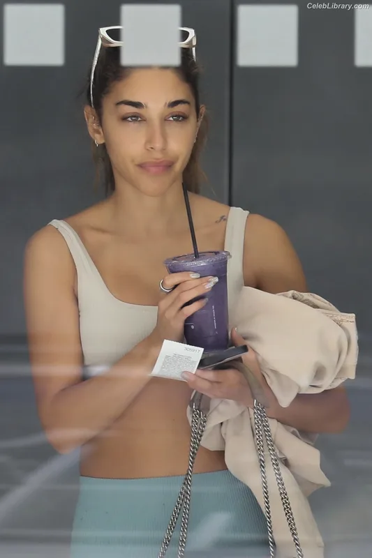 Chantel Jeffries photo 6 of 1942