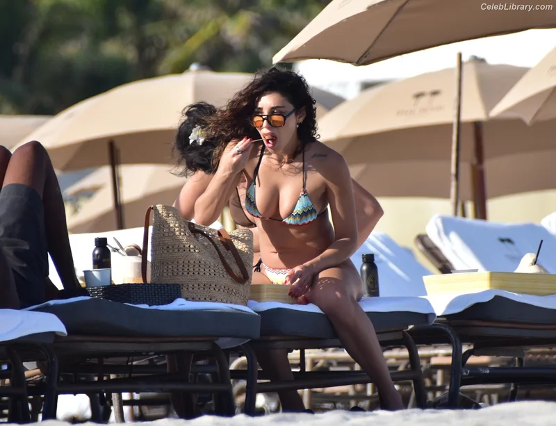Chantel Jeffries photo 17 of 1942