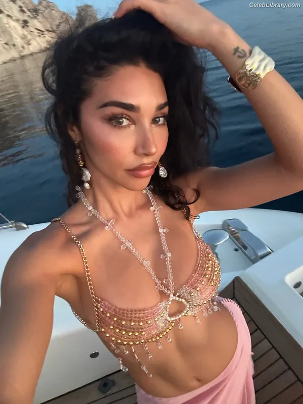 Chantel Jeffries photo 4 of 1942