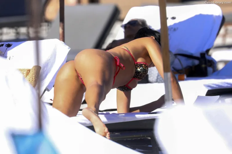 Chantel Jeffries photo 12 of 1942