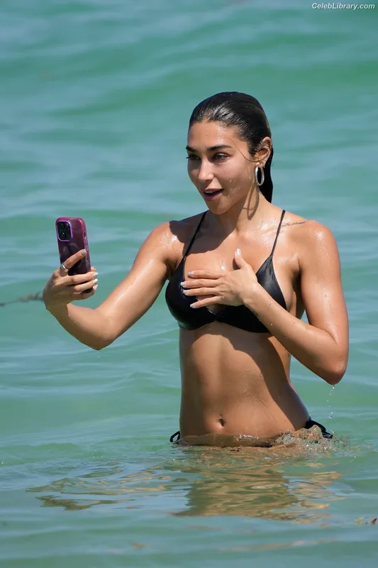 Chantel Jeffries photo 20 of 1942