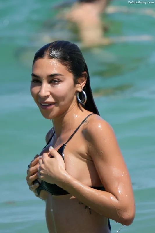 Chantel Jeffries photo 1 of 1942