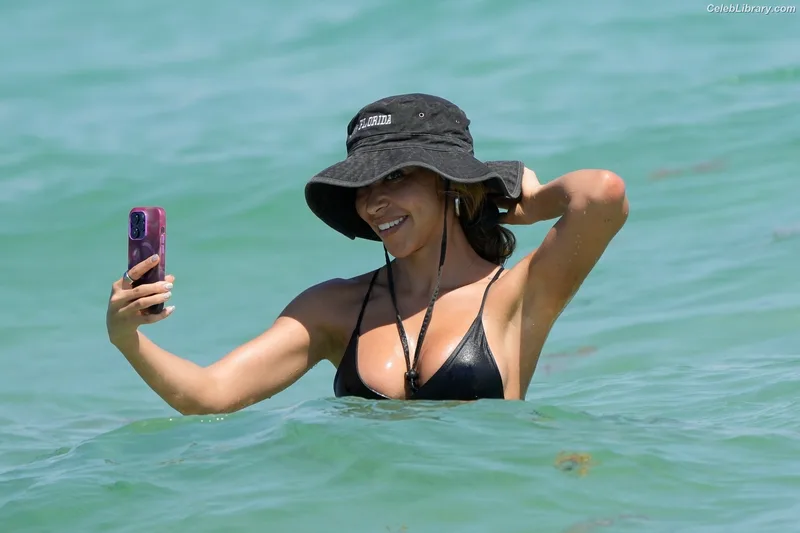Chantel Jeffries photo 3 of 1942