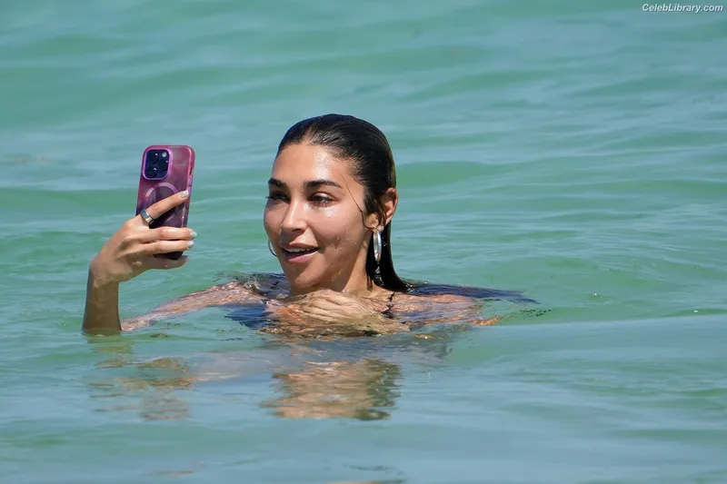 Chantel Jeffries photo 16 of 1942