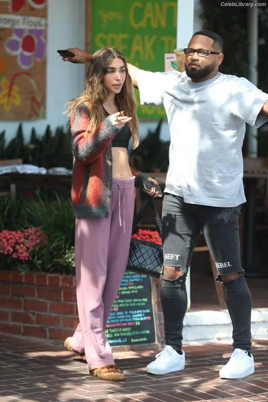 Chantel Jeffries photo 5 of 1942