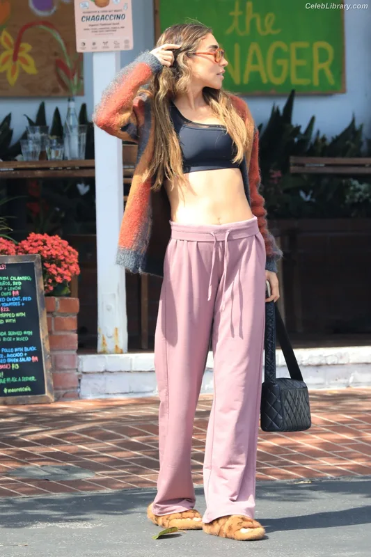 Chantel Jeffries photo 19 of 1942