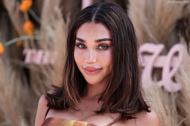 Chantel Jeffries photo 2 of 1942