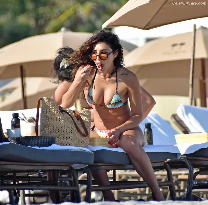 Chantel Jeffries photo 1 of 1942