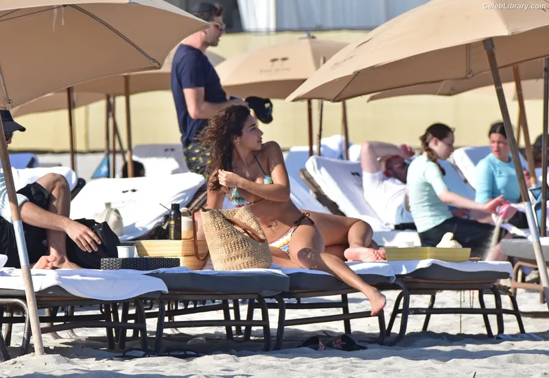 Chantel Jeffries photo 18 of 1942