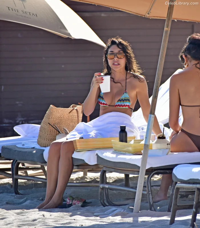Chantel Jeffries photo 4 of 1942