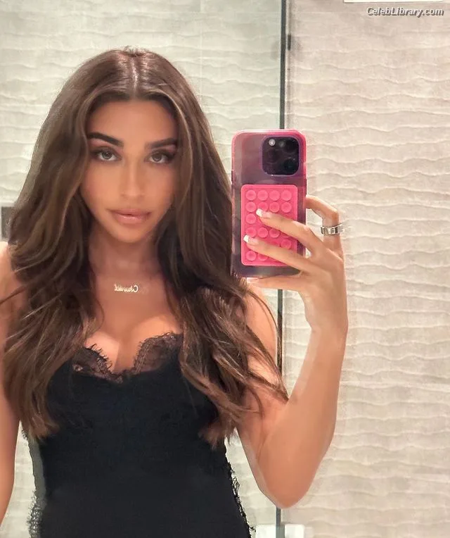 Chantel Jeffries photo 10 of 1942