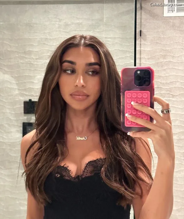 Chantel Jeffries photo 11 of 1942